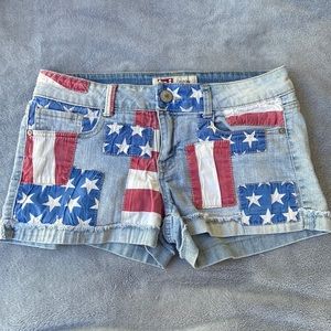 L.e.i. Ashley lowrise denim shorts size 9 regular